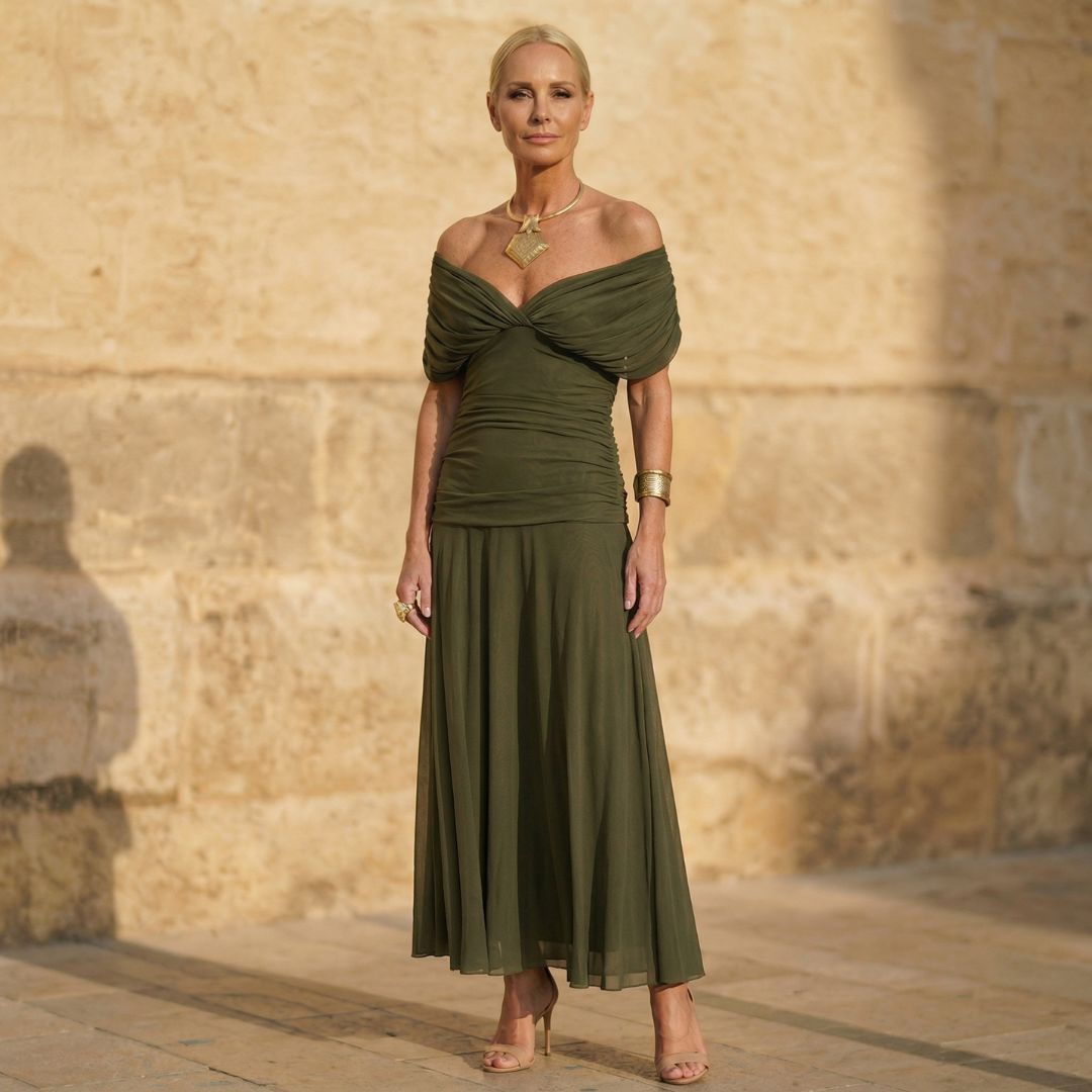 Lidia™ – Vestido verde oliva con hombros descubiertos