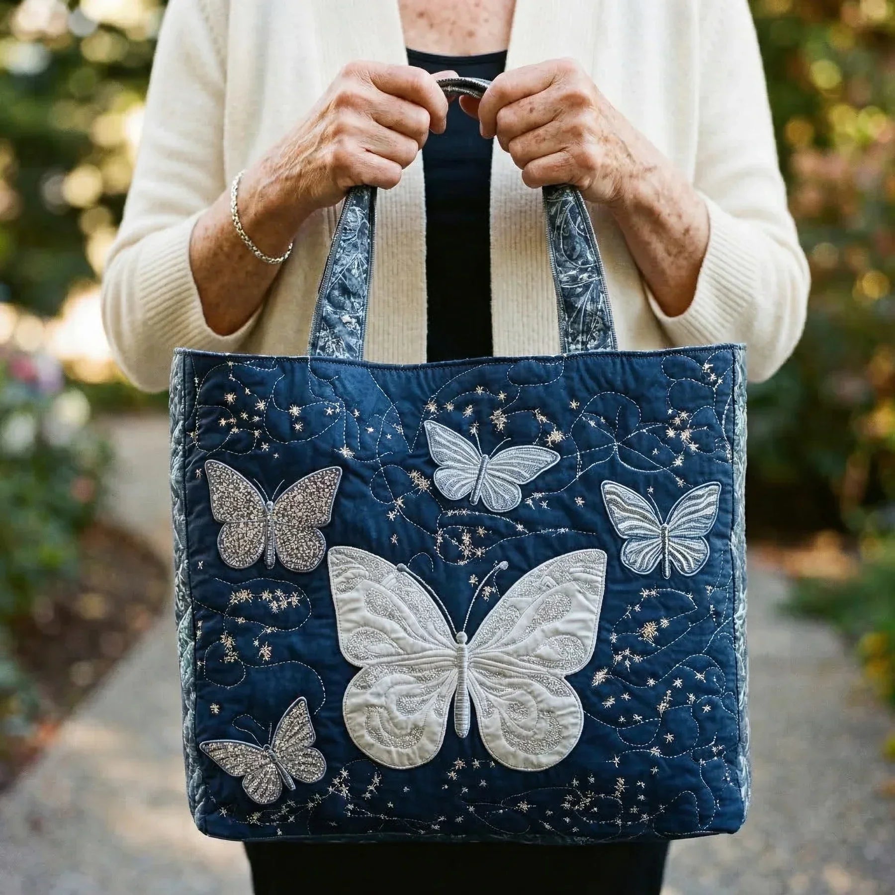 Bolso Artesanal mariposa plateada – Elegante y Práctico